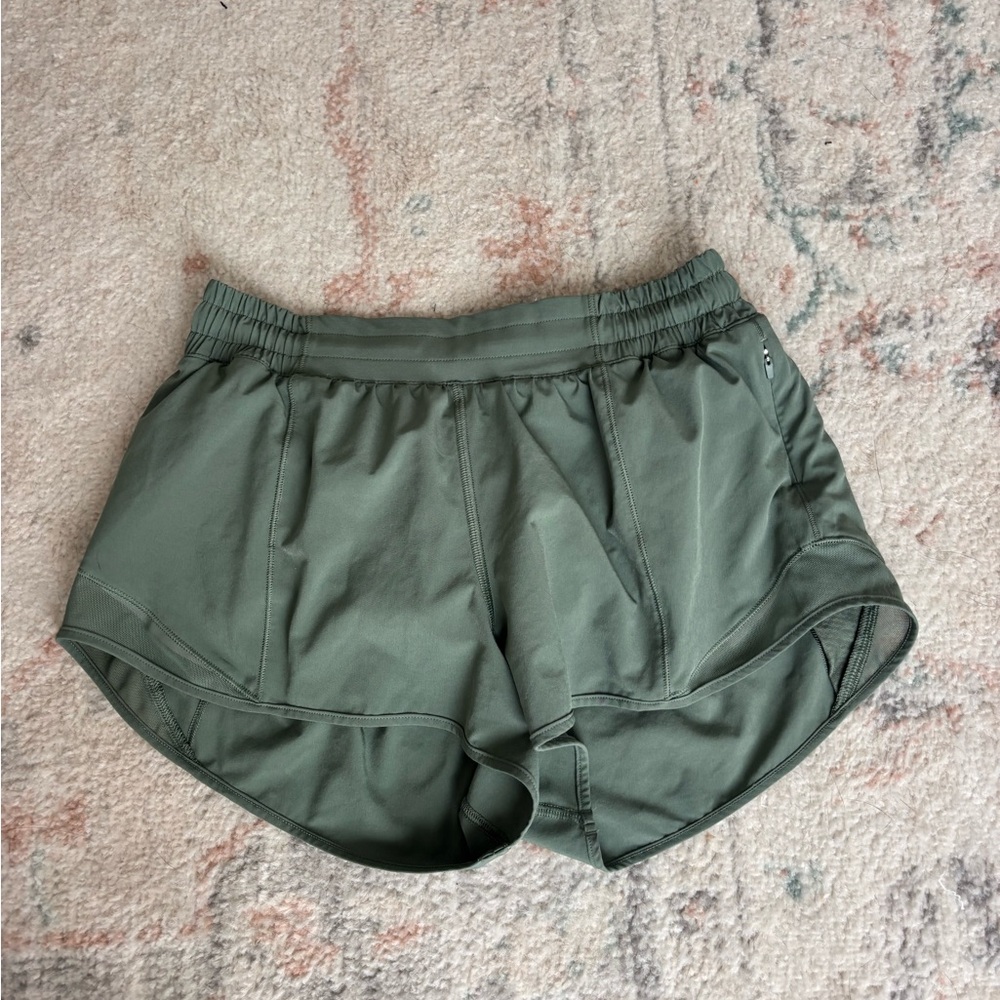 Lululemon hotty hot shorts size 6
